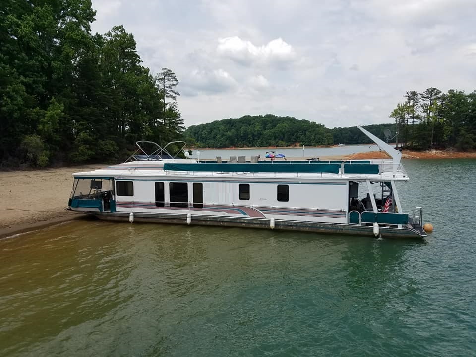 Fully-Equipped Houseboat on Lake Lanier - Image 1 of 1