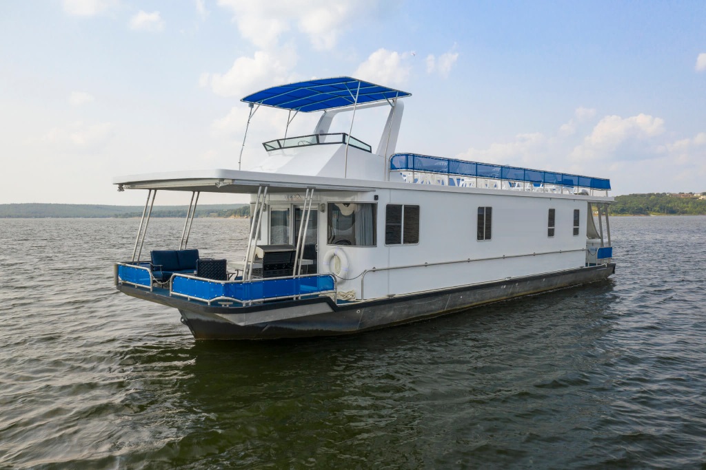 Try a Floating Vacation: Houseboat on Lake Tahoe - Image 1 of 1