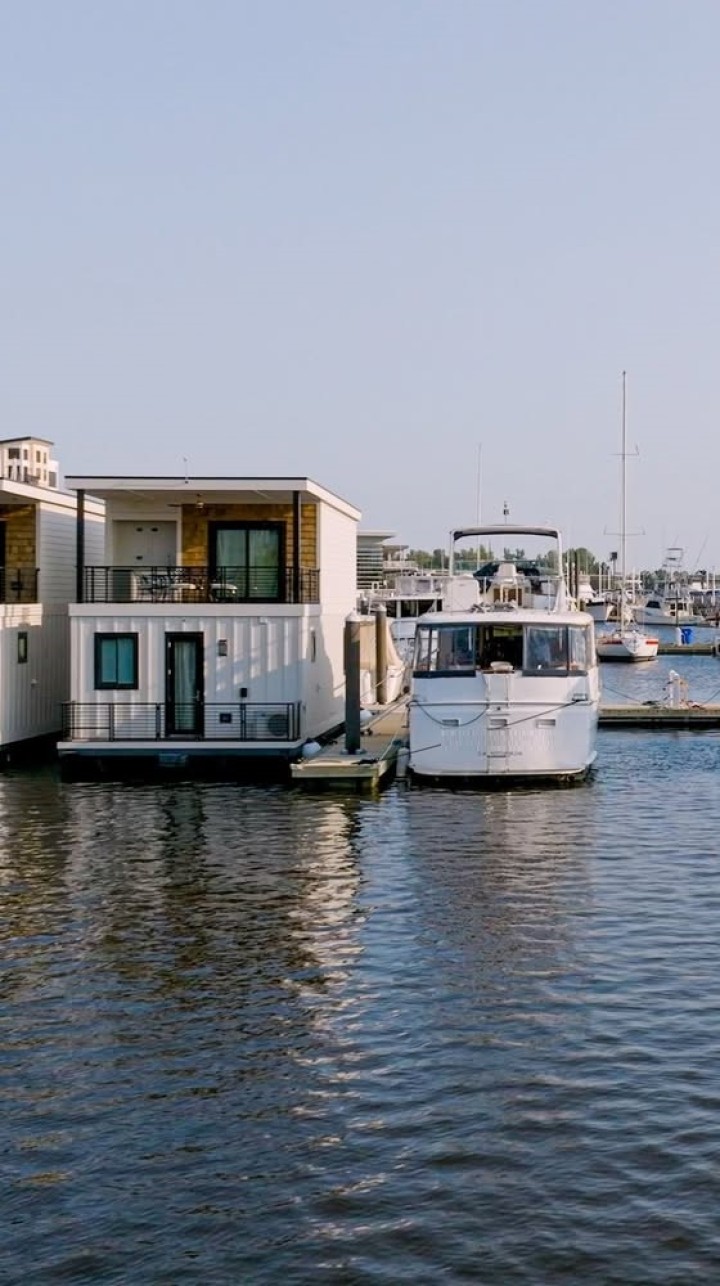 Houseboat in Wilmington - Book a Memorable Stay Today
