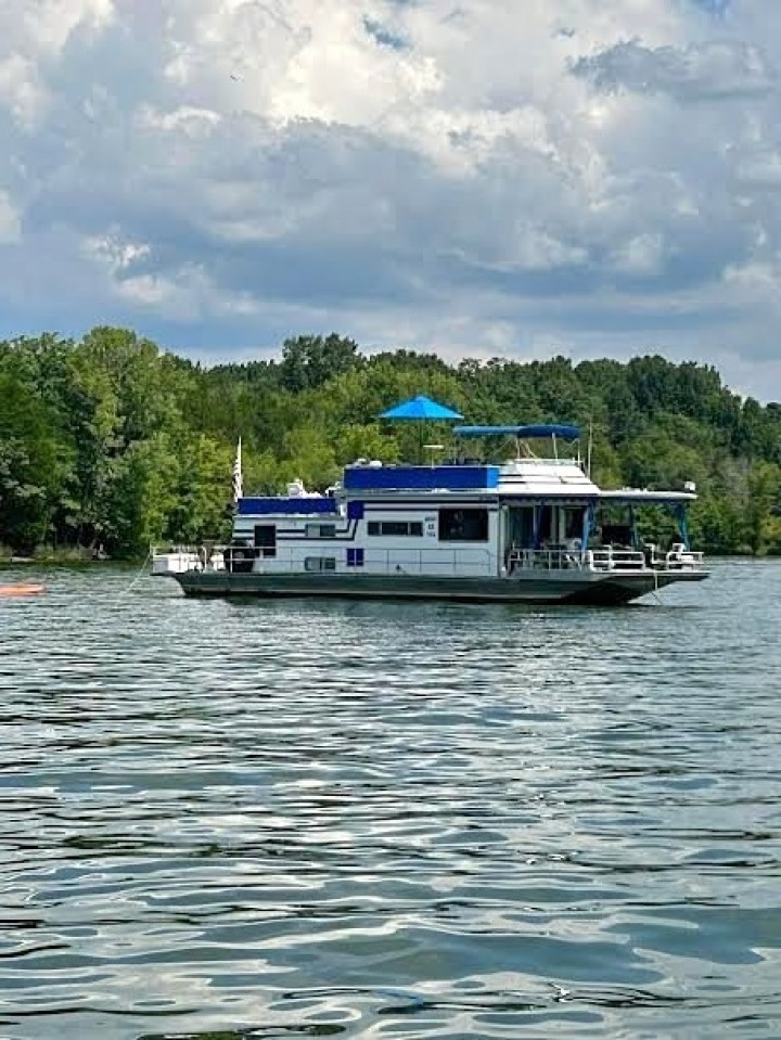 Family-Friendly Houseboat in Nashville