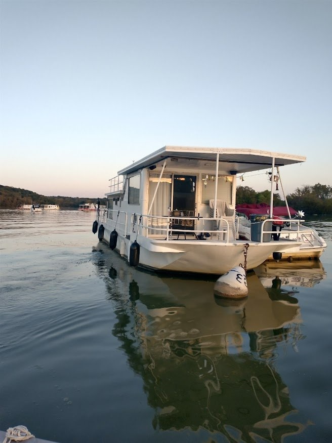 42 ft Houseboat on Brookville Lake - Image 1 of 1