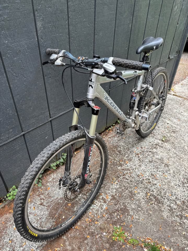 Ride the Emerald City: Easy Seattle Mountain Bike Rentals for Every Adventure - Image 1 of 1