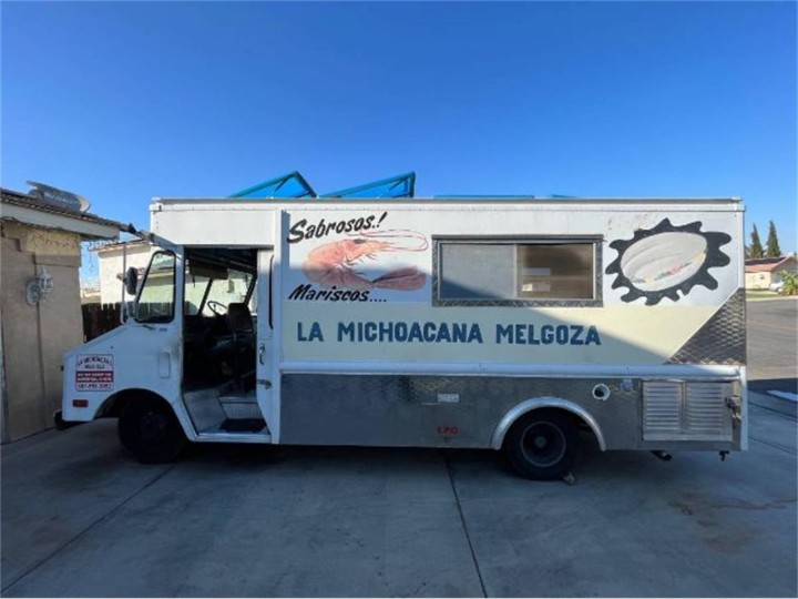 Food Truck Chevrolet P30 in Sacramento - Seasonal Riverfront Eats