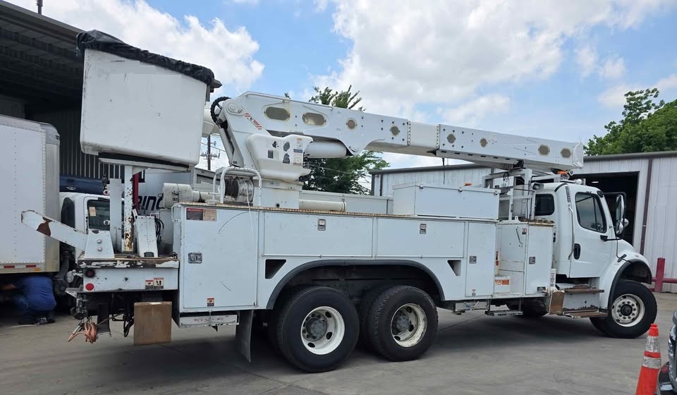 2015 Freightliner Bucket Truck - Image 1 of 1