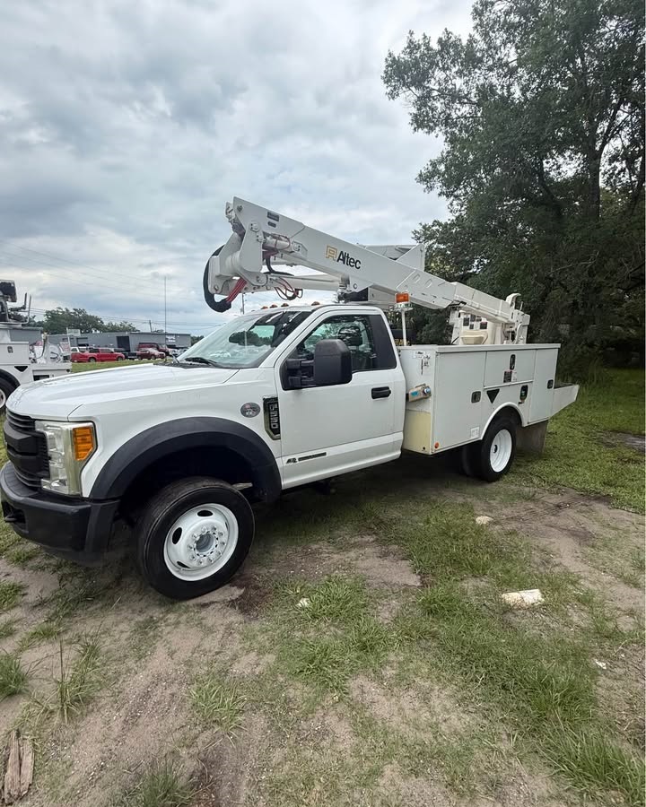 2017 Ford F550 Altec 42 ft Bucket Truck - Image 1 of 1