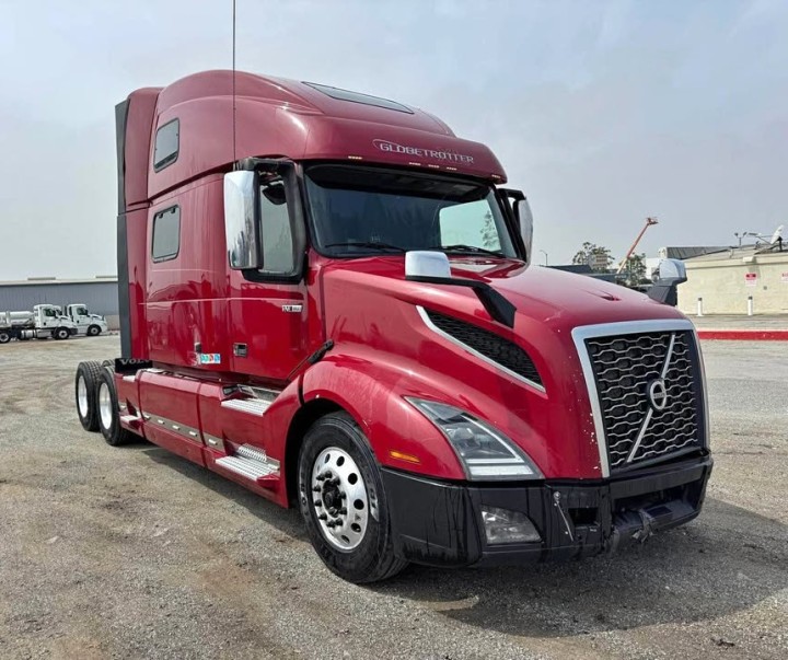 2021 Volvo VNL 860 Semi Truck