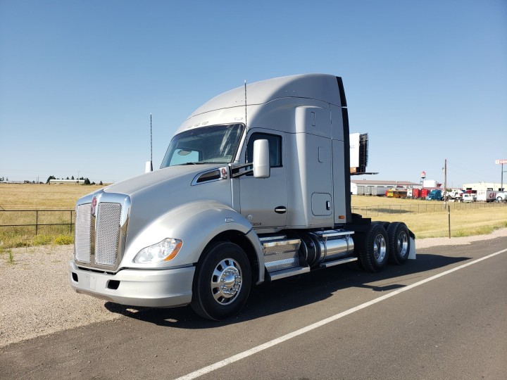 2015 Kenworth T680 Semi Truck