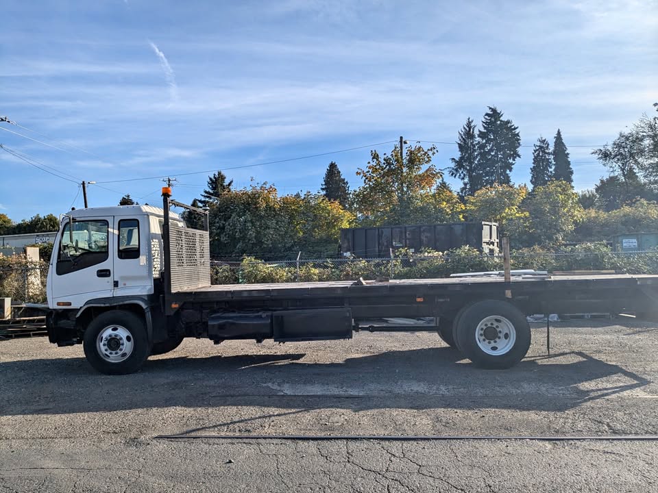 2001 Isuzu 26’ Flatbed Truck - Image 1 of 1