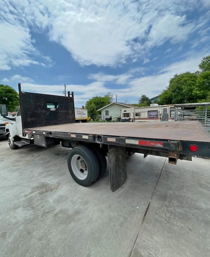 1998 GMC C4500 16’ Flatbed Truck