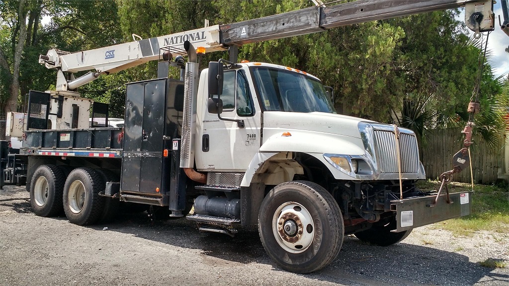 International 7400 National 400B Boom Truck - Image 1 of 1