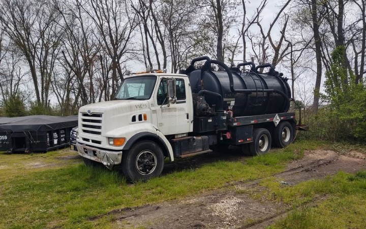 Ford Louisville 3150 Gallon Septic Tank Moro PM 500 Pump Vacuum Truck