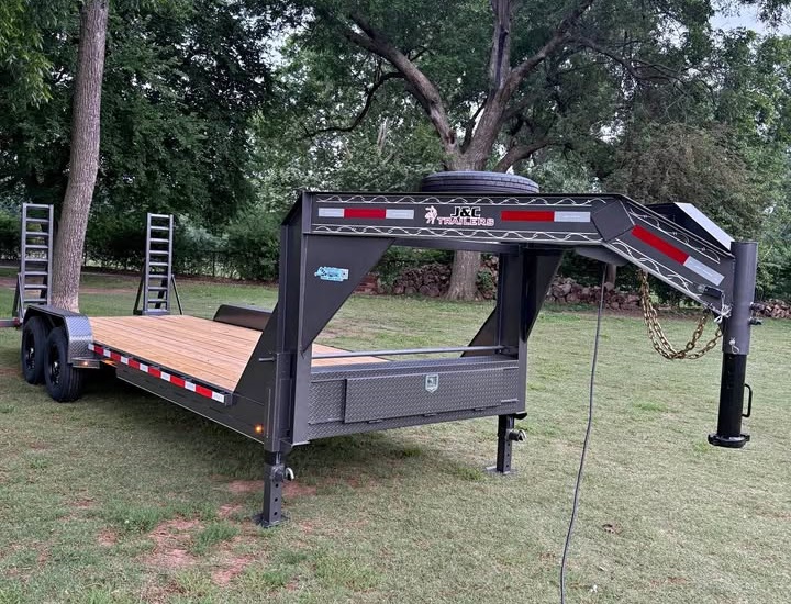 J&amp;C 22&#039;x83&#039;&#039; Gooseneck Flatbed Trailer - Rent Weekly/Monthly - Image 1 of 1