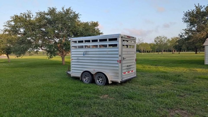 Exiss CX Edition 2-Horse Trailer - Great for Rodeos & Clinics!