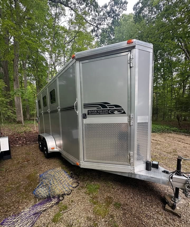River Valley Aluminum Slant Load 3-Horse Trailer - Image 1 of 1