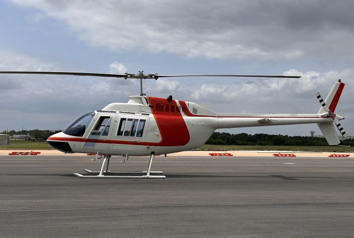 Bell 206 JetRanger Helicopter - Fast Austin ⇨ Dallas Flights Avoiding Traffic
