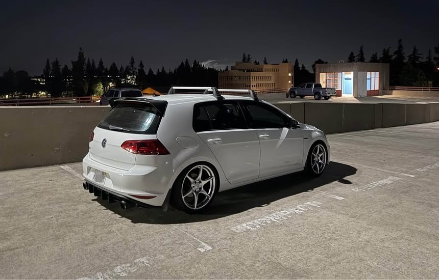 2017 Volkswagen GTI 2.0T - Image 1 of 1