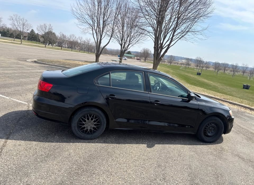 2014 Volkswagen Jetta 2.0L - Image 1 of 1