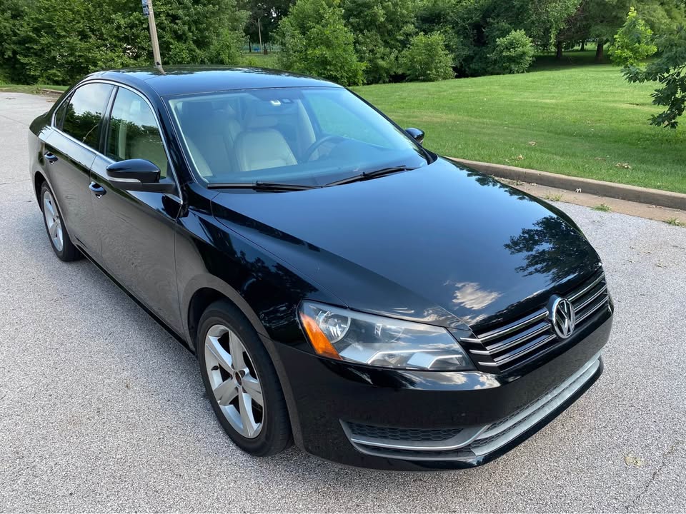 2013 Volkswagen Passat 2.5L SE - Image 1 of 1