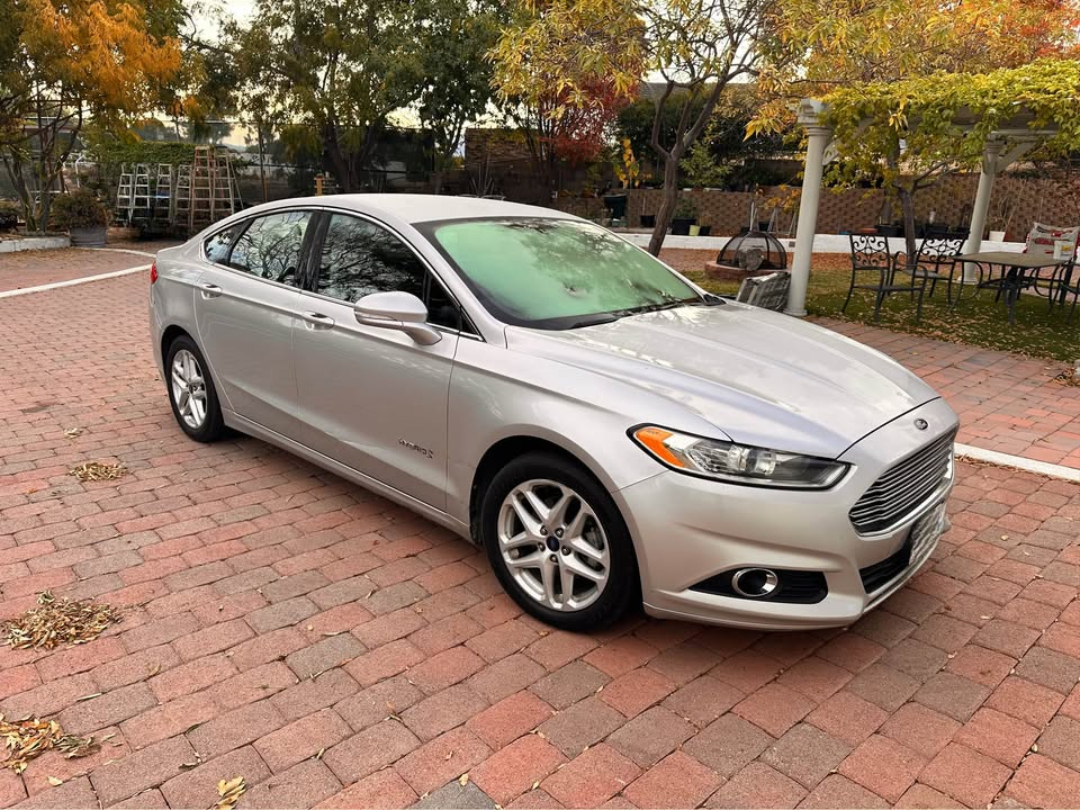 2013 Ford Fusion SE Hybrid - Image 1 of 1