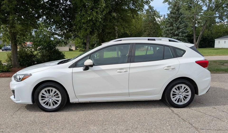 2017 Subaru Impreza 2.0i - Image 1 of 1