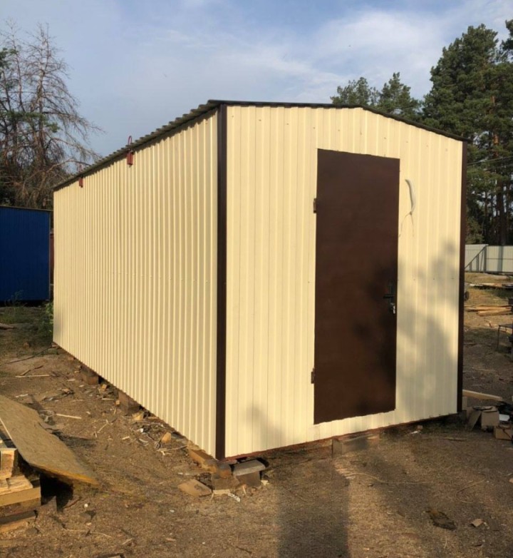 Construction worker's cabin (2 x 7 m), armored door