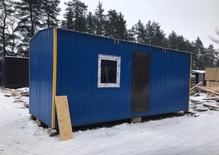 Insulated cabin for 5-6 people - ideal for builders and workers