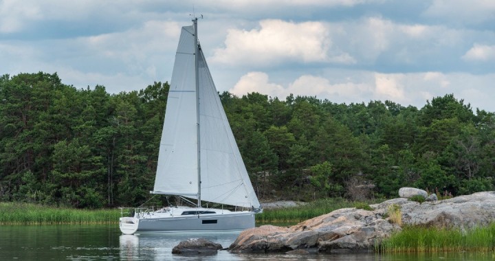 Sailing yacht Beneteau Oceanis 30.1 - the perfect start in yachting