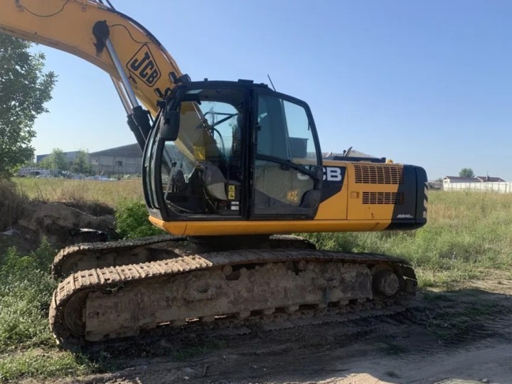 JCB JS240LC