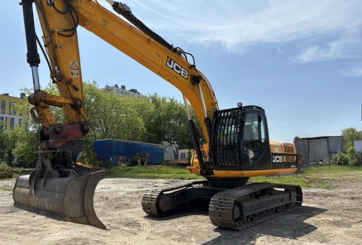 JCB JS240