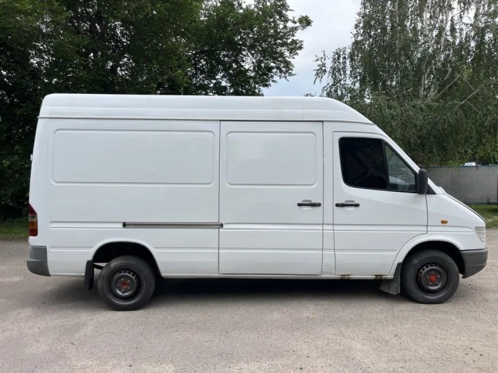Mercedes-Benz Sprinter 208D