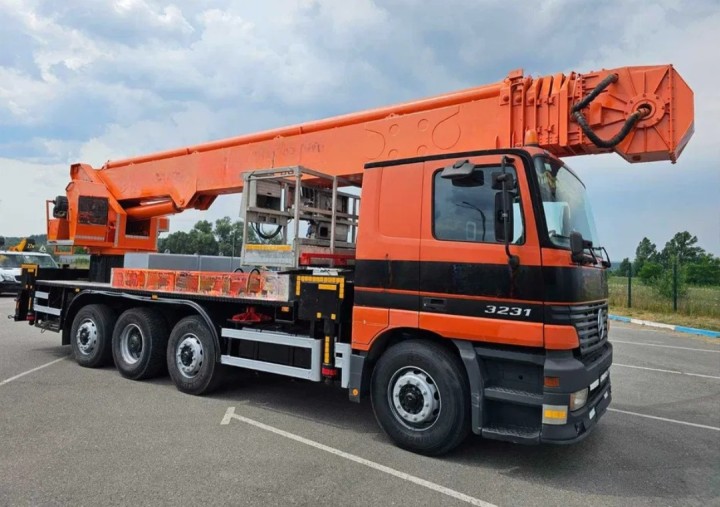 Mercedes-Benz Actros 3231