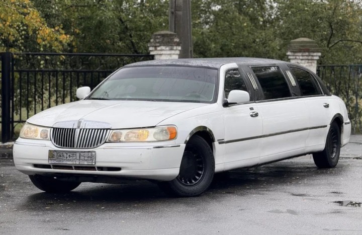 2000 Lincoln Town Car