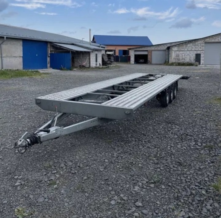 Autoban three-axle trailer for 2 cars