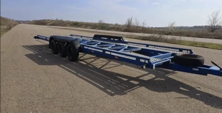 Three-axle platform carriage 8.5 m up to 5000 kg