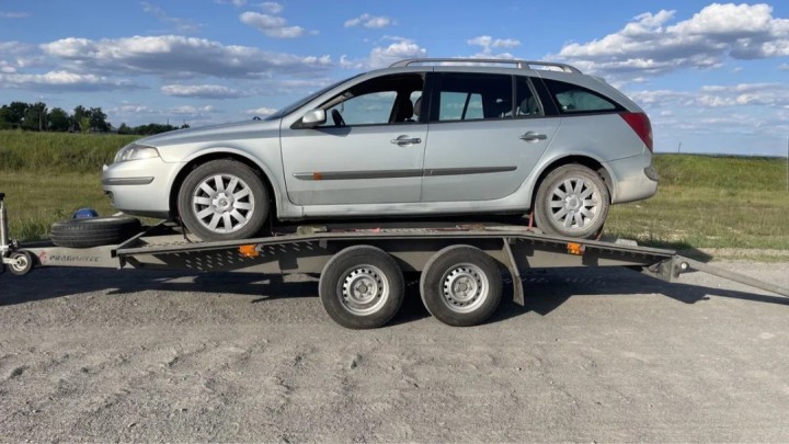 Carriage trailer for transporting cars up to 2000 kg